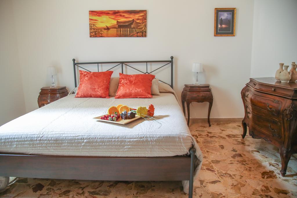 Soffio Del Libeccio B&B Сиракуза Стая снимка